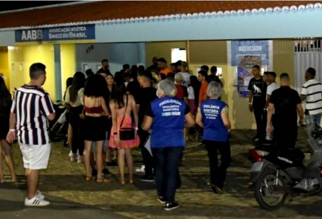 Floriano: Vigilância Sanitária e PM fiscalizam exigência de 'passaporte vacinal' em festa e eventos
